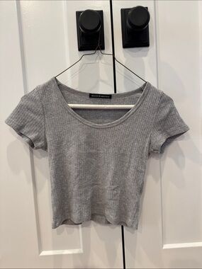 grey brandy melville crop top